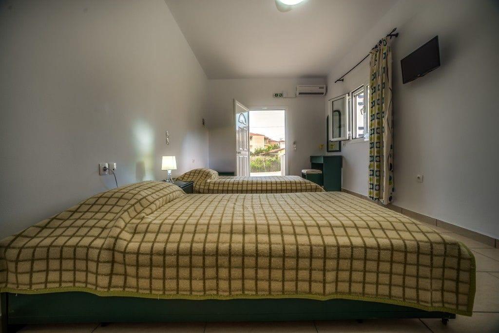 Tesys Studios And Apartments Laganas Bagian luar foto