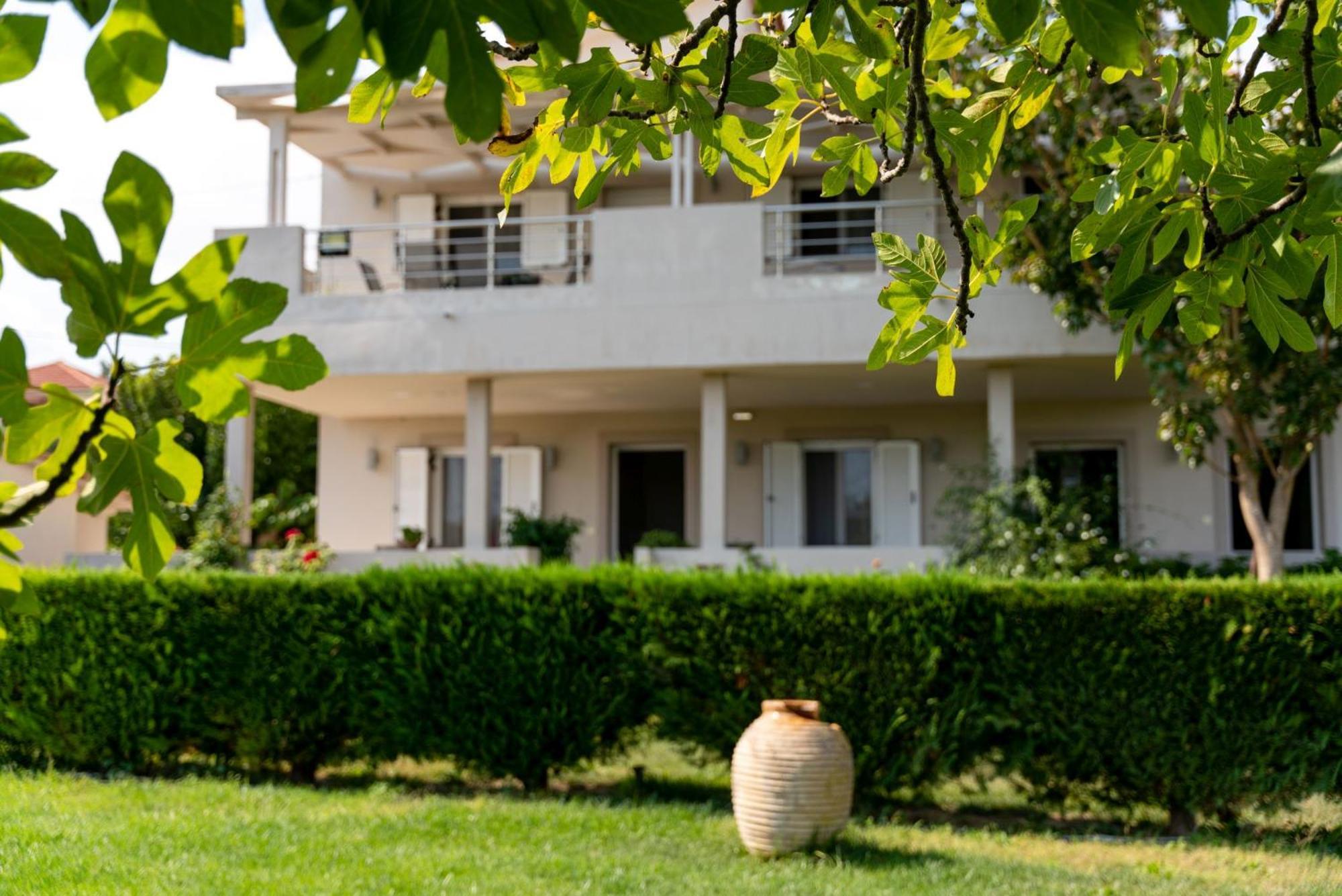 Tesys Studios And Apartments Laganas Bagian luar foto