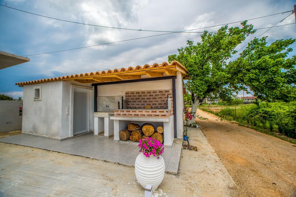 Tesys Studios And Apartments Laganas Bagian luar foto